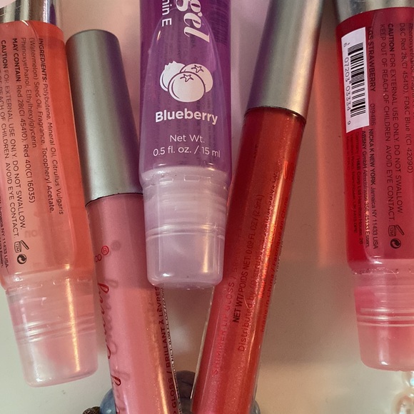 Gift package great for ages 11-15! - Picture 3 of 11